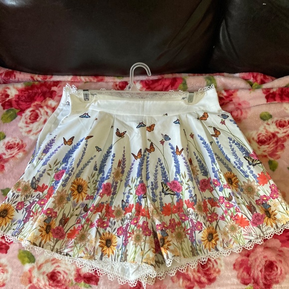 Butterfly & Floral Guipere Top & Shorts set sz L 8/10 - Picture 6 of 9